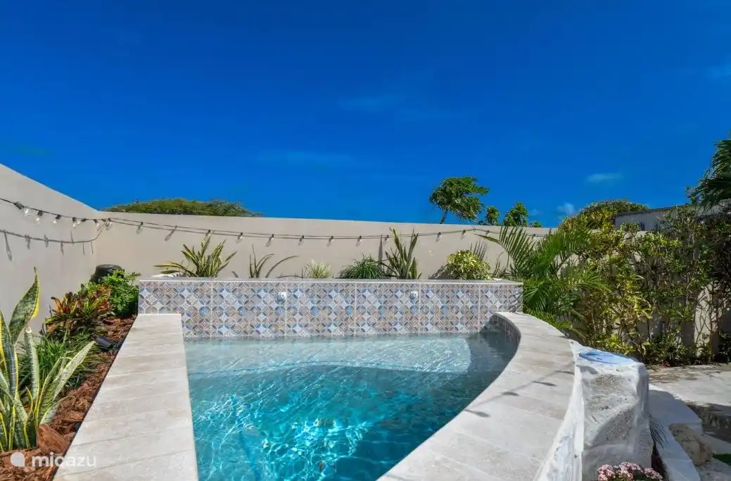 Schwimmbad tagsüber