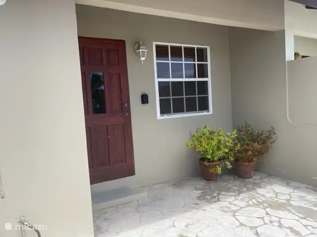 vakantiehuis huren in Aruba, Oranjestad, Seroe Blanco – Casa Charlie Voordeur