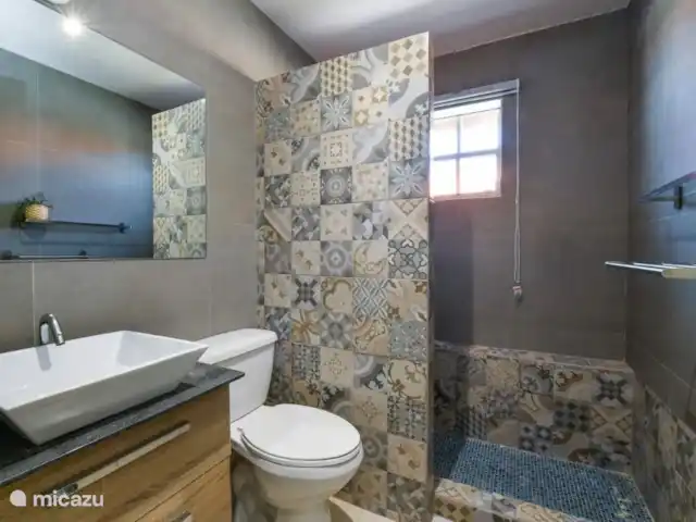 vakantiehuis huren in Aruba, Oranjestad, Seroe Blanco – Casa Charlie Badkamer