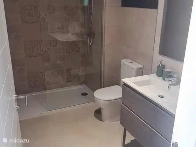 appartement huren in Spanje, Costa de la Luz, Isla Canela – Los Flamencos Isla Canela Badkamer achter slaapkamer links