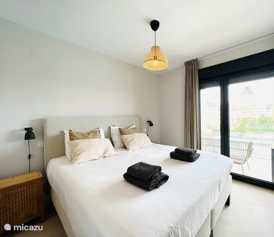 Schlafzimmer auf der linken Seite