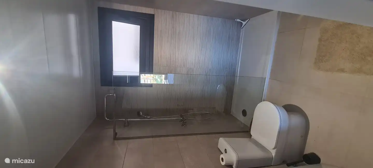 Badezimmer rechts hinter dem Schlafzimmer