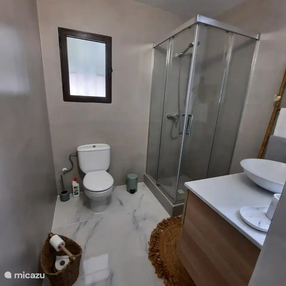 Badezimmer mit Dusche 2