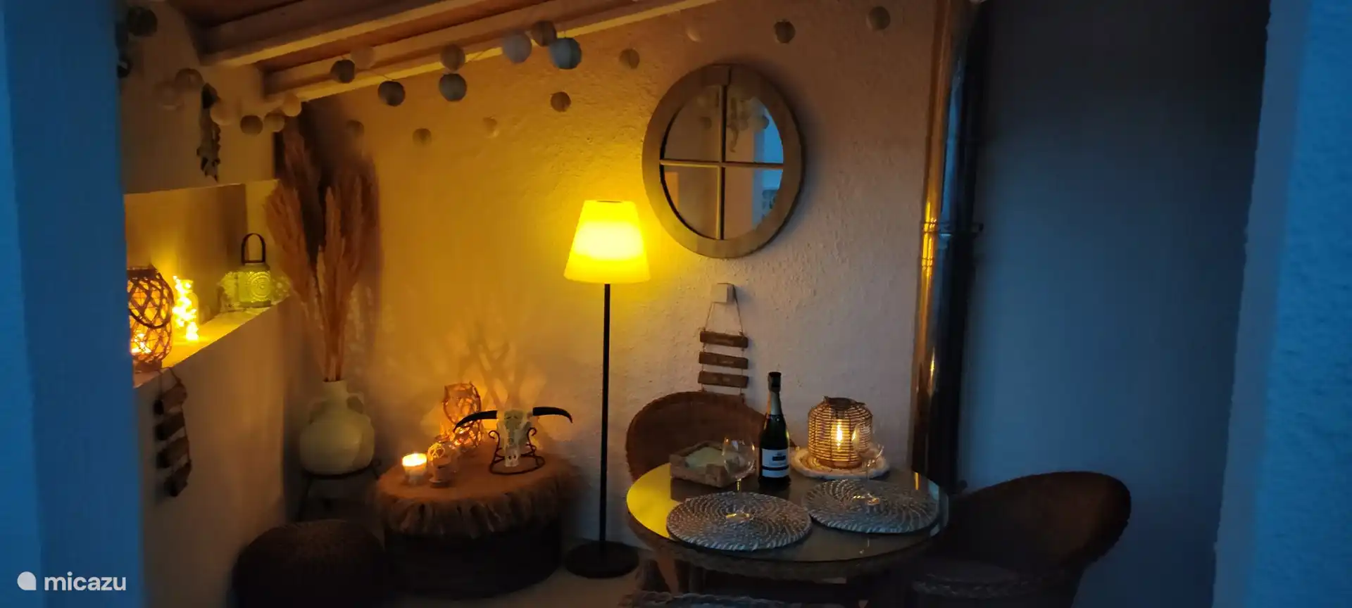 Sitzbereich bei Nacht