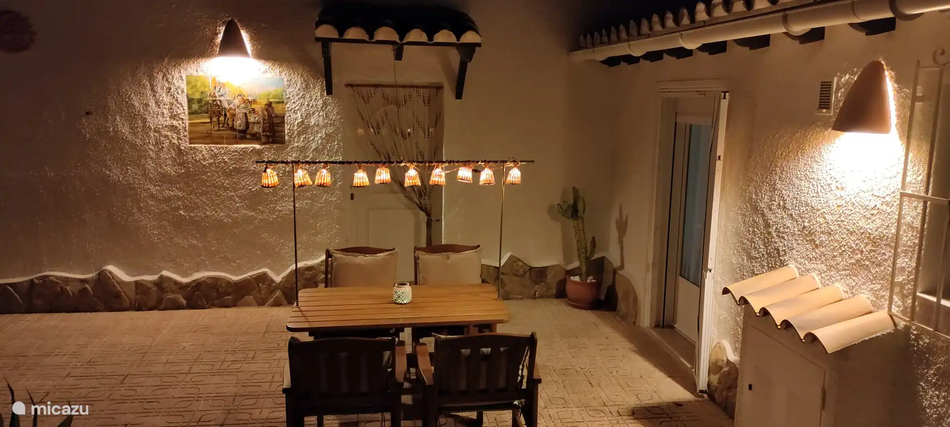 Sitzecke in der Wohnung bei Nacht