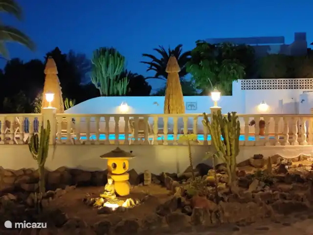 Casawens en España, Costa Blanca, Moraira - villa Piscina con vista lateral iluminada