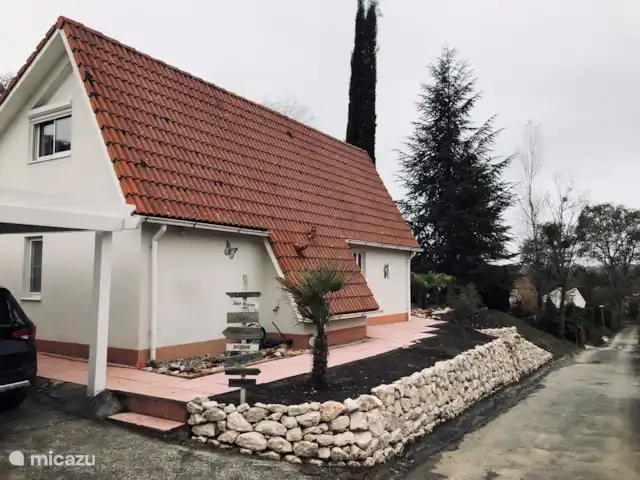 Top villa in Frankrijk huren in Frankrijk, Ariège, Daumazan-sur-Arize - villa de voortuin