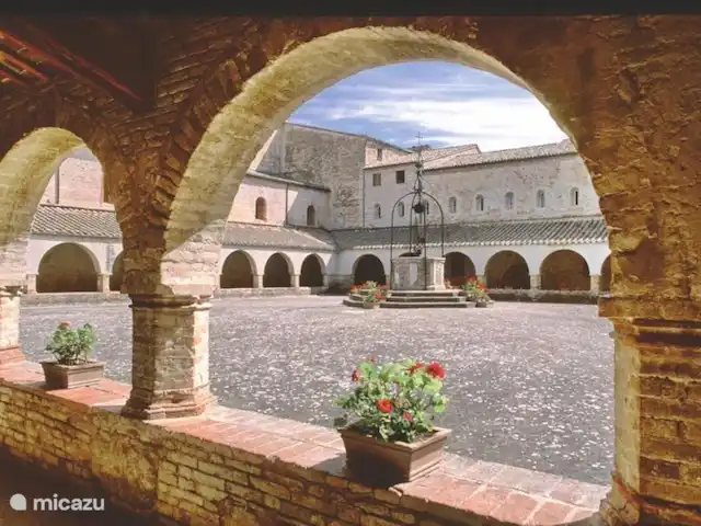 Villa Rilasati en Italia, Marche, Mogliano - apartamento Lugar de interés Abbadia di Fiastra