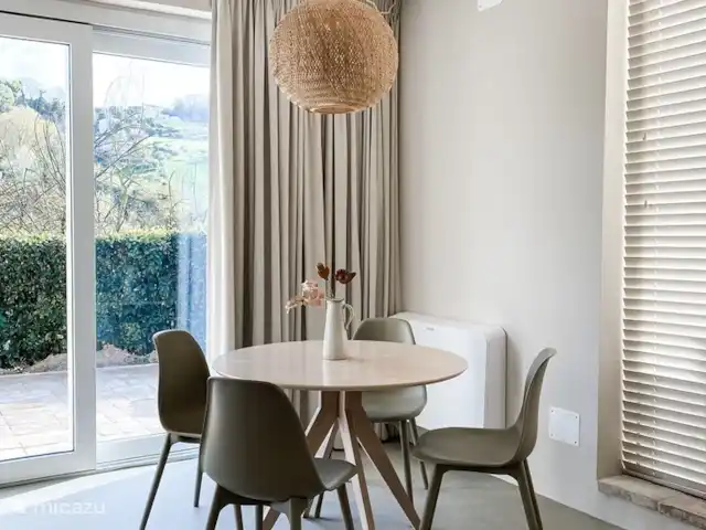 Villa Rilasati en Italia, Marche, Mogliano - apartamento Mesa de comedor Villa Rilassati