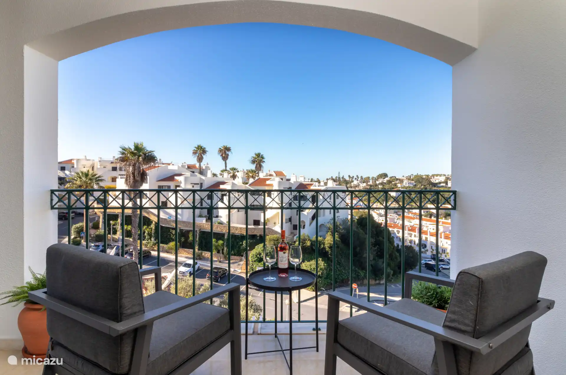 L’appartement dispose d’un balcon orienté au sud sur toute la largeur.