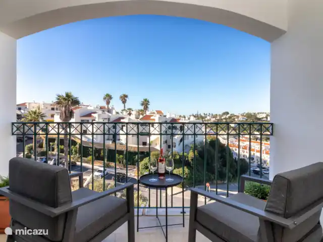 Casa Encantada Carvoeiro Algarve en Portugal, Algarve, Carvoeiro - apartamento El apartamento tiene un balcón orientado al sur en toda su anchura.