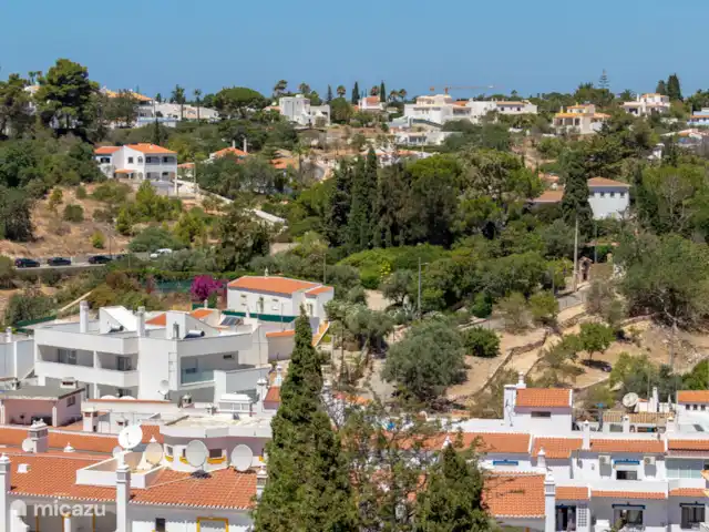 Casa Encantada Carvoeiro Algarve en Portugal, Algarve, Carvoeiro - apartamento vista desde el balcón al frente