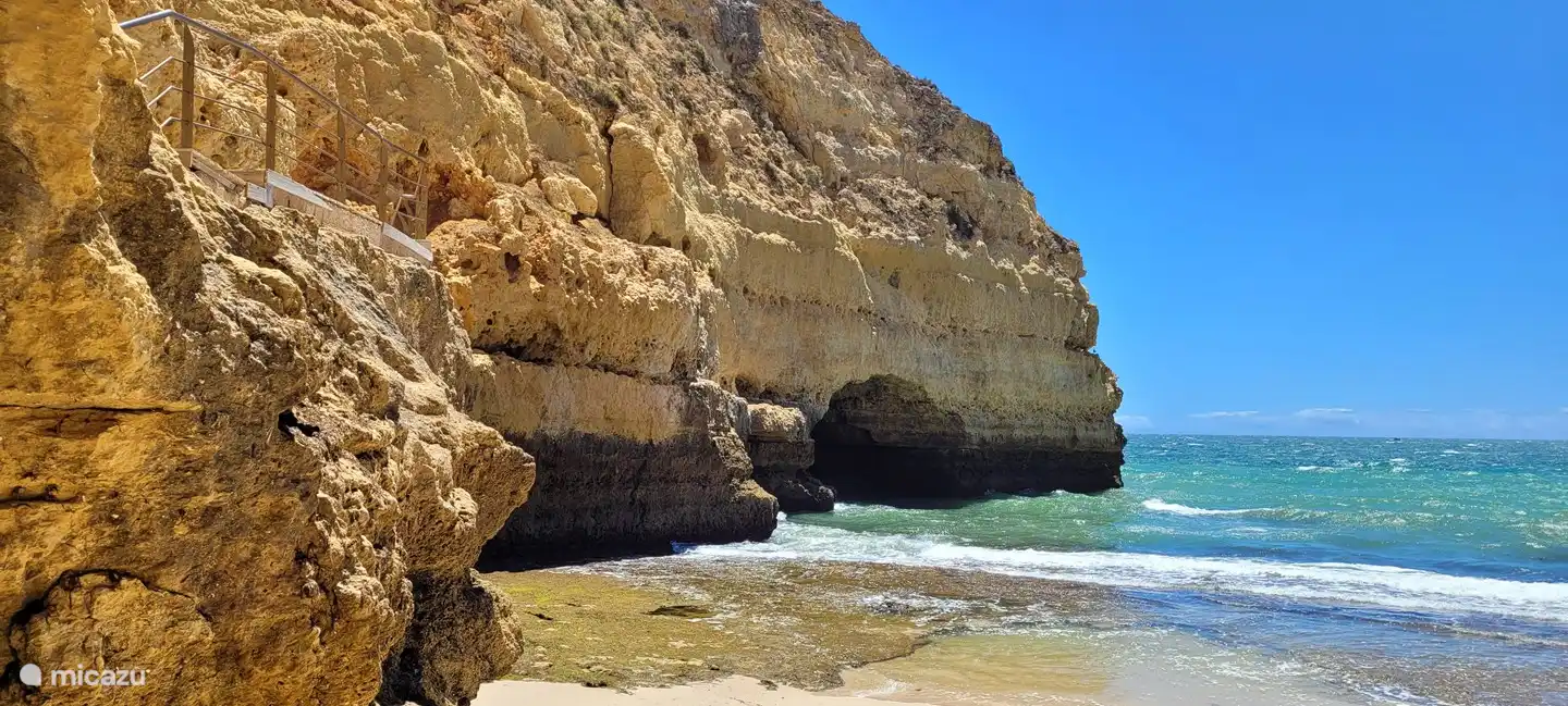 À la plage Paraiso de Carvoeiro