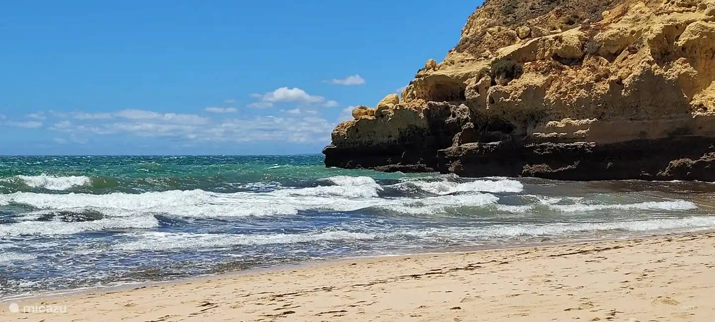 À la plage Paraiso de Carvoeiro