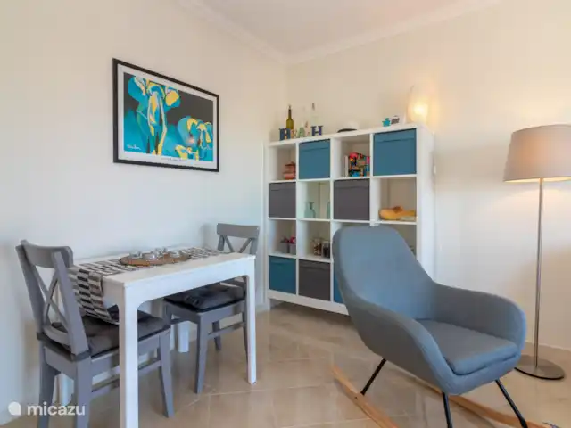 Casa Encantada Carvoeiro Algarve en Portugal, Algarve, Carvoeiro - apartamento El comedor es pequeño pero agradable. ¡En primavera, verano y otoño no estarás mucho aquí! La mesa se puede sacar, por lo que incluso si tiene invitados, ¡puede comer comida deliciosa aquí!