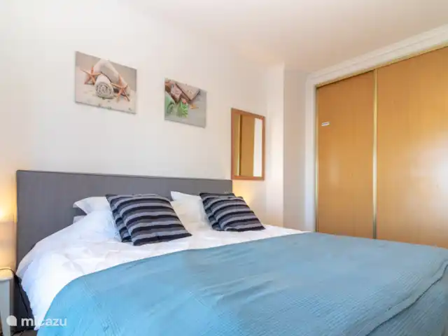 Casa Encantada Carvoeiro Algarve en Portugal, Algarve, Carvoeiro - apartamento El dormitorio es amplio y tiene un amplio armario corredero
