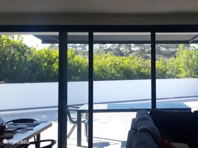 Villa Vale da Ponte en Portugal, Costa de Prata, Foz do Arelho - villa sección de vidrio totalmente corredera, con persianas de cobertura automática