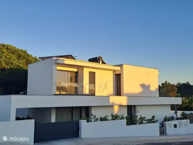 Villa Vale da Ponte en Portugal, Costa de Prata, Foz do Arelho - villa descansar en el crepúsculo de la tarde