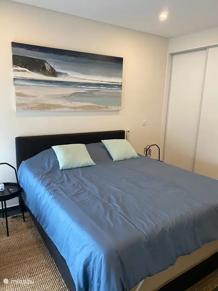 Schlafzimmer 3: Erdgeschoss, Doppelbett, Terrasse und TV