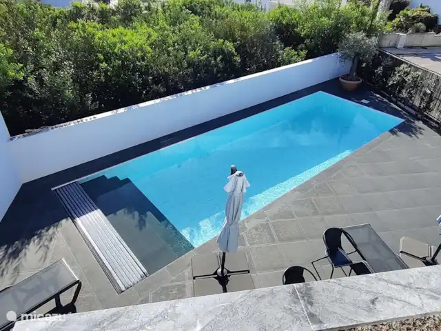 Villa Vale da Ponte en Portugal, Costa de Prata, Foz do Arelho - villa piscina: privada, grande, climatizada
escaleras grandes y anchas
cubierta electrica
Feliz