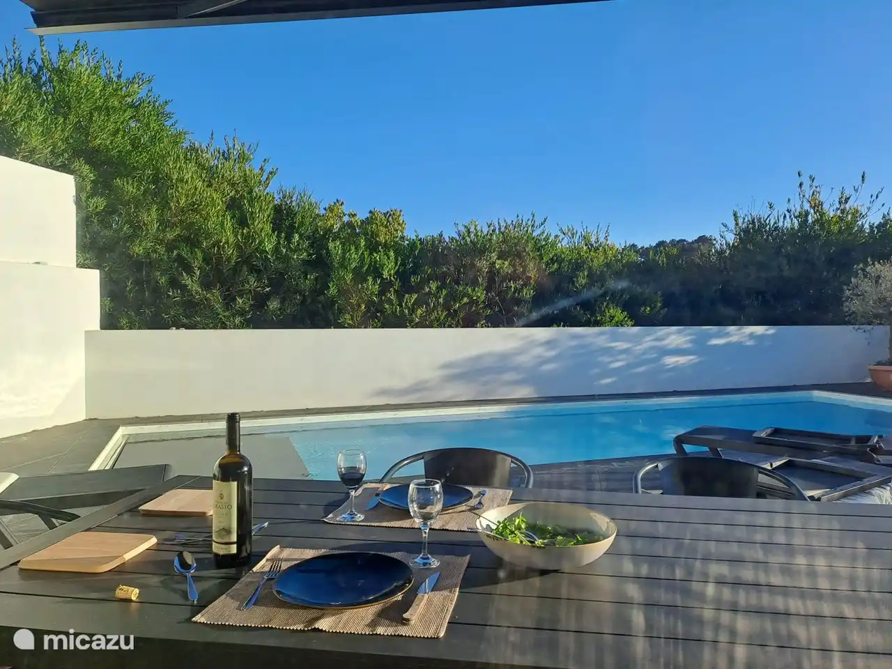 wunderbares Mittagessen am Pool!