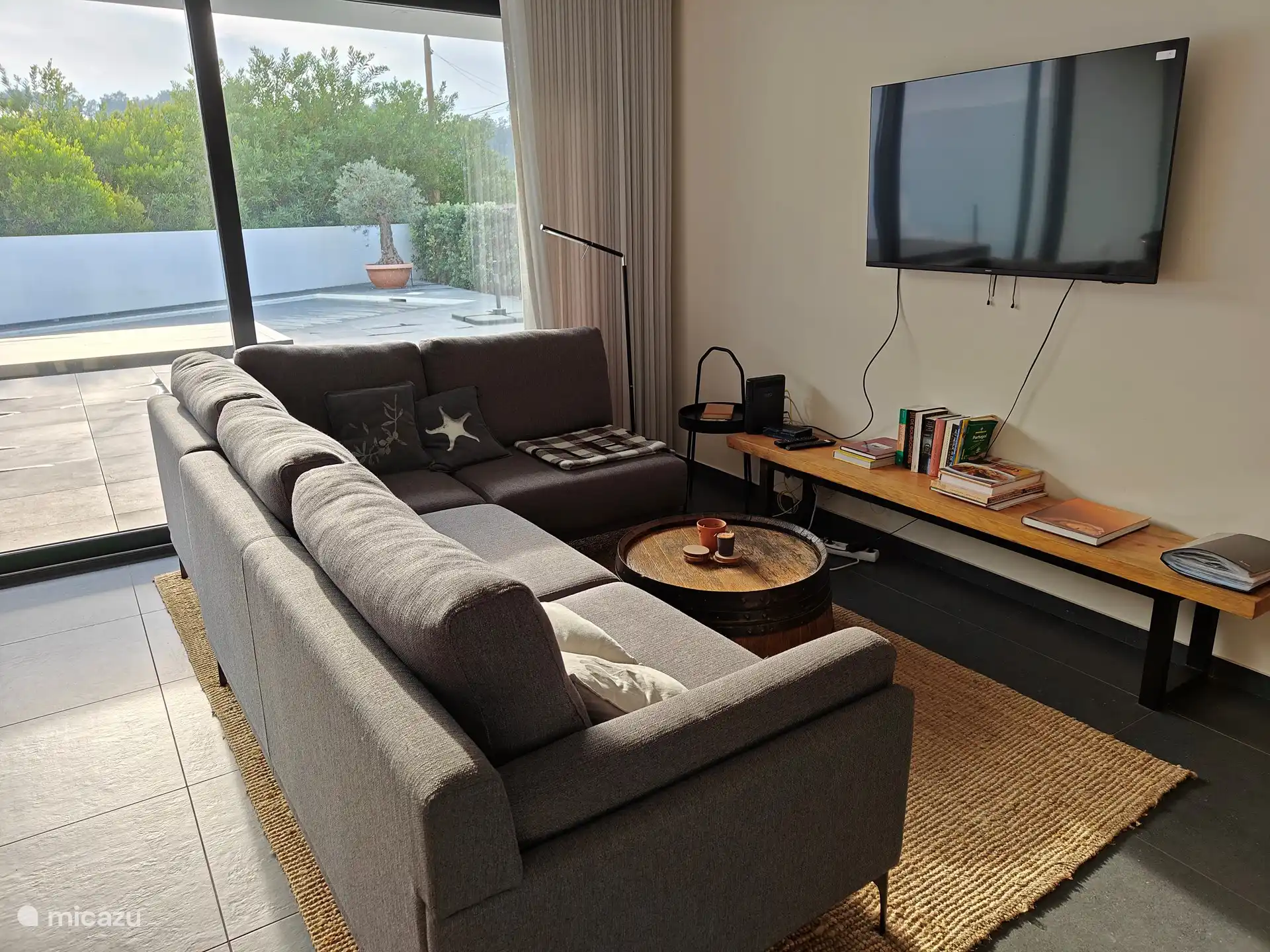 Sitzecke zum Entspannen mit einem Buch oder Netflix