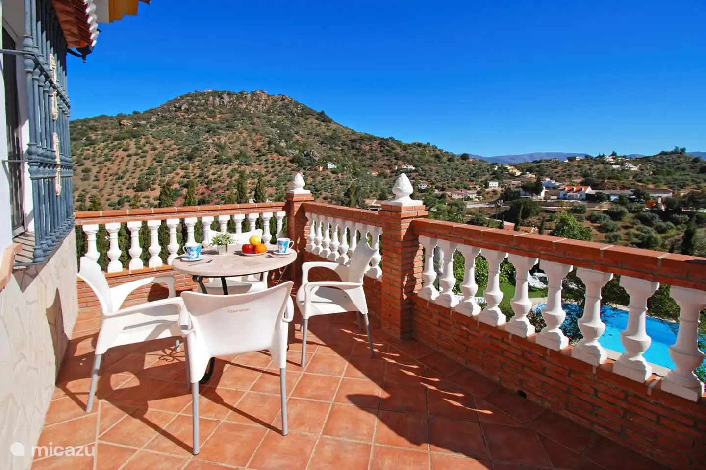 Geniet van een lekker kopje koffie op je privéterras.