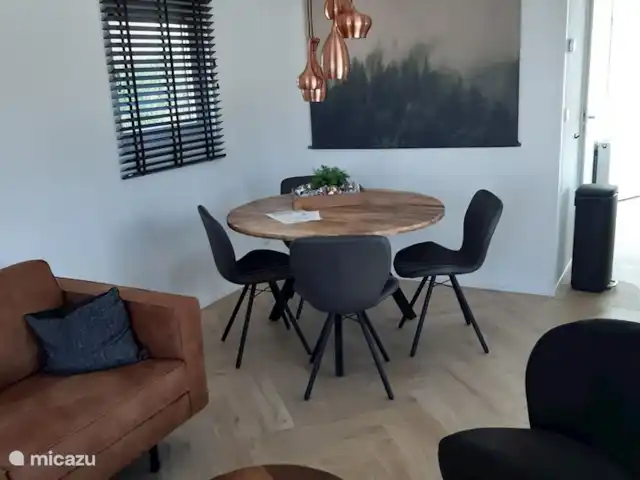 Location de Vacances Pays-Bas, Gueldre, Wells, chalet - Huisje de Berk - Moderne Avec Sauna Profitez du petit-déjeuner et du dîner dans la salle à manger confortable