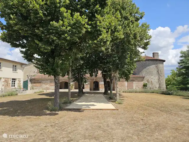 Abbaye de Clairac | France, Lot-et-Garonne, Clairac - manoir / château Terrain pétanque