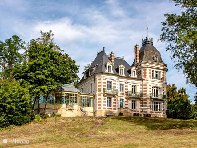 Holiday home in France, Nièvre, Saint-Honoré-les-Bains - manor / castle Domaine des Myosotis