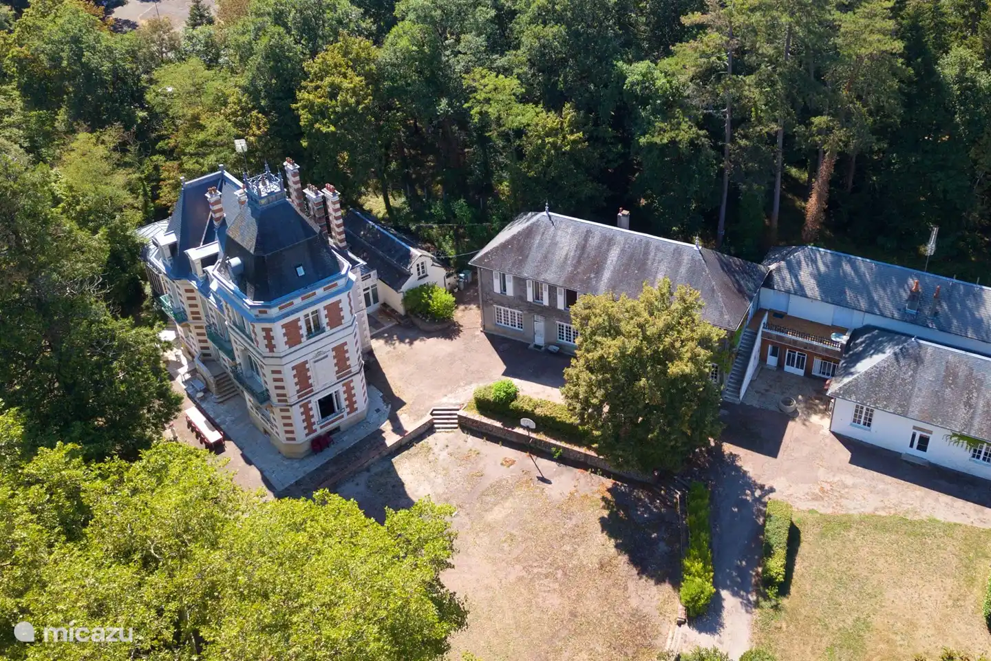 Übersicht Haupt- und Nebengebäude