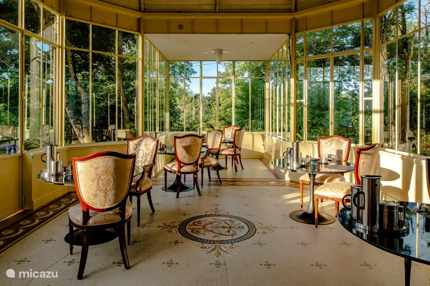 Wintergarten (mit datierter Tischanordnung)