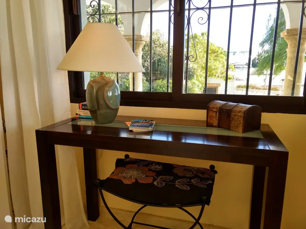 Schreibtisch im Wohnzimmer