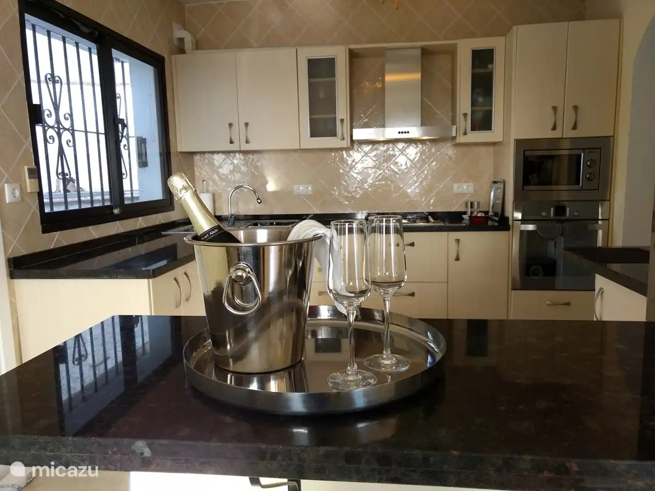 Bei der Ankunft wartet etwas Cava auf Sie.