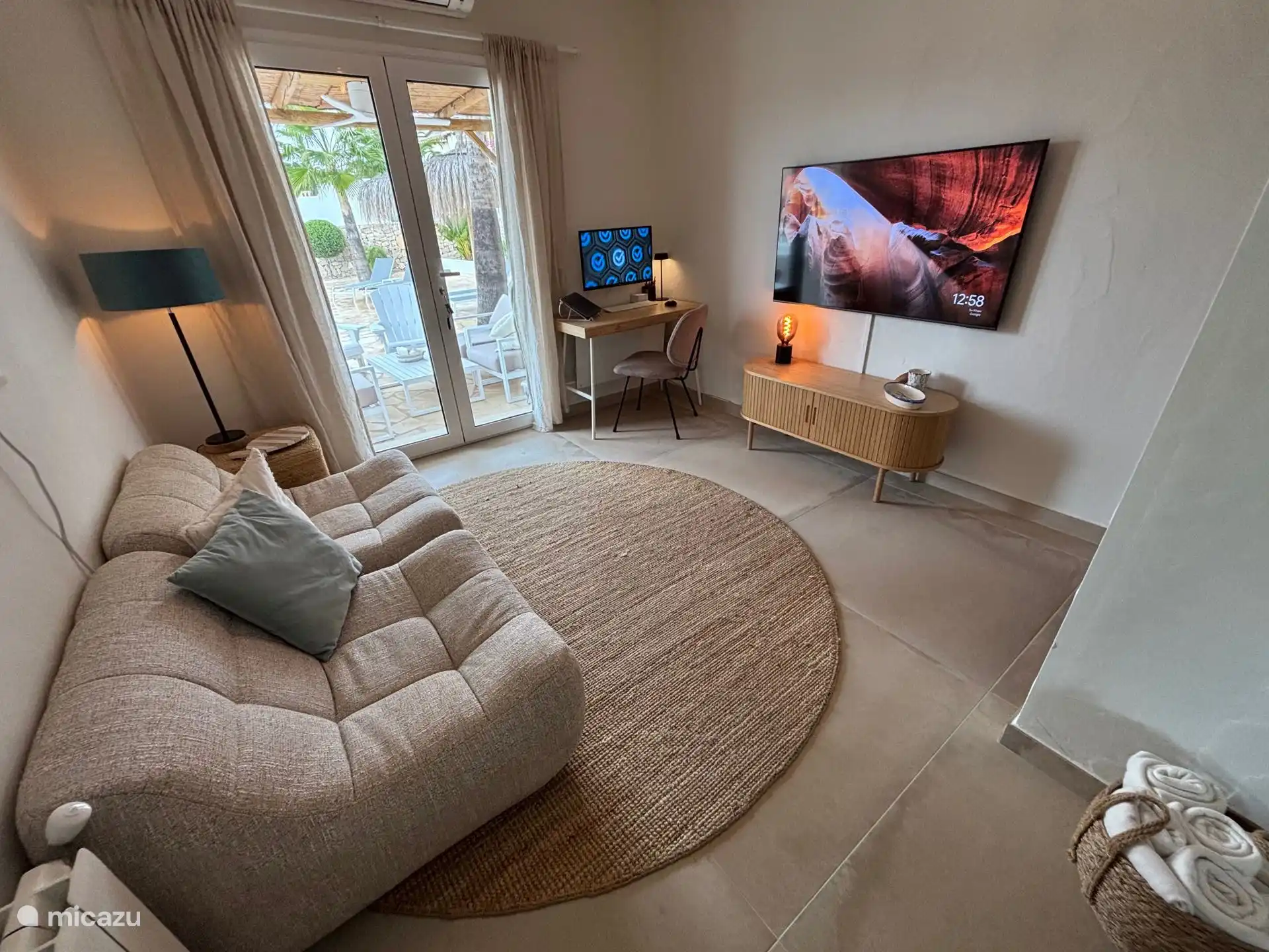 Nederlandse televisie kijk je via de NLziet app op de smart tv waar ook chromecast op aangesloten is