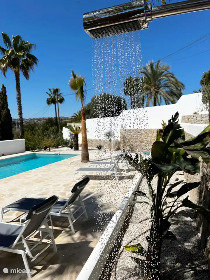 The outdoor shower is also nice and refreshing!