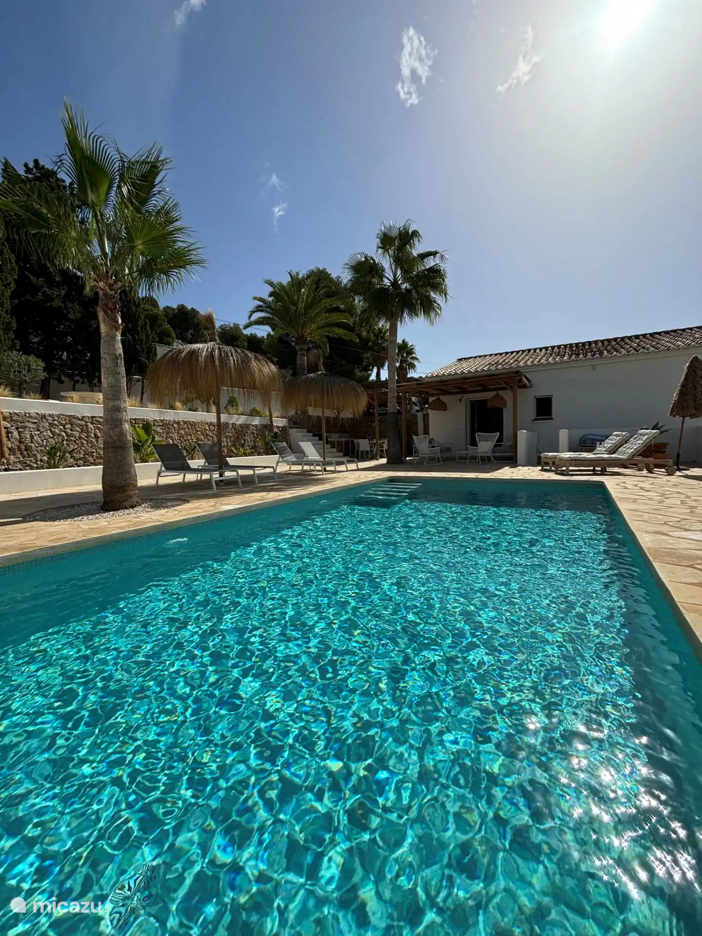 All for yourself. Relax on an air mattress. Which you can simply inflate with the existing electric pump.