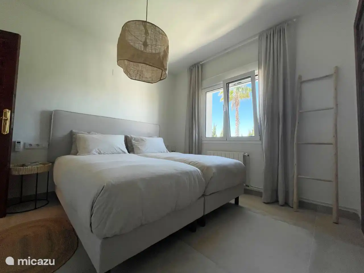 The master bedroom, like the other two bedrooms, has two single box spring beds, mosquito net, electric roller shutter and air conditioning.