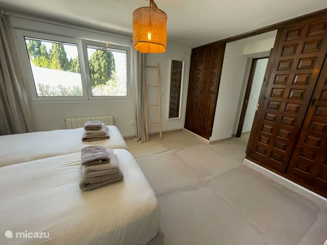 The windows in the 3 bedrooms all have shutters. This way you keep the heat out and you can make it as dark as you want.