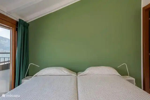 2 cómodas camas con somier de 90 x 210