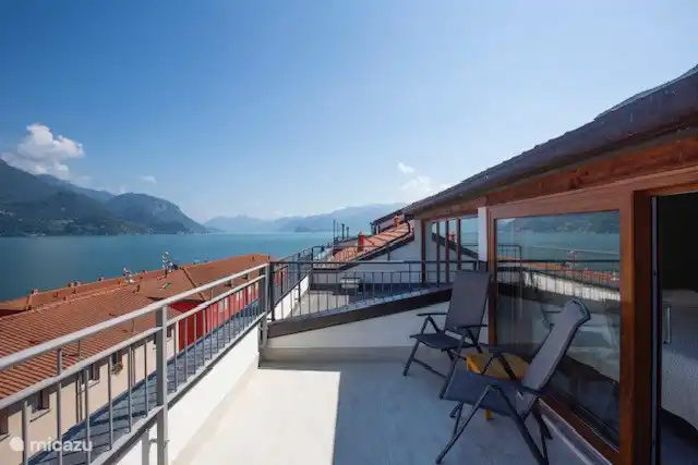 A partir de las 12:00 hay mucha sombra en la terraza de la azotea.