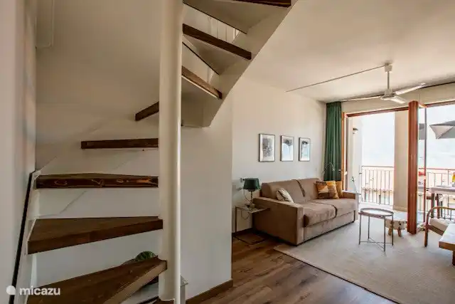 El salón con un cómodo sofá cama de 160x200cm.