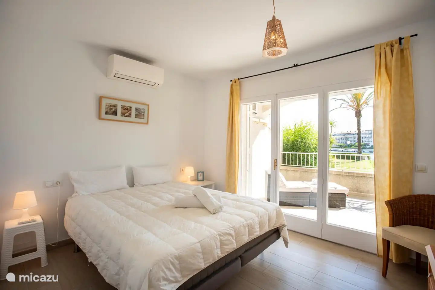 Master bedroom, patio doors to terrace, air conditioning