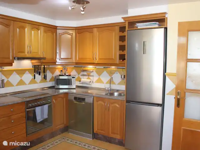 Casa Riu Verd | Espagne, Costa Blanca, Alfáz del Pi - maison mitoyenne Costa Blanca - Alfaz del pi - Casa Riu Verd - Dans la cuisine, vous trouverez tout l'équipement et le mobilier nécessaires pour préparer un bon repas pour un groupe de 6 personnes. Laver? Le lave-vaisselle fait ça. Vous pouvez boire une tasse de café dans la cafetière à votre guise.