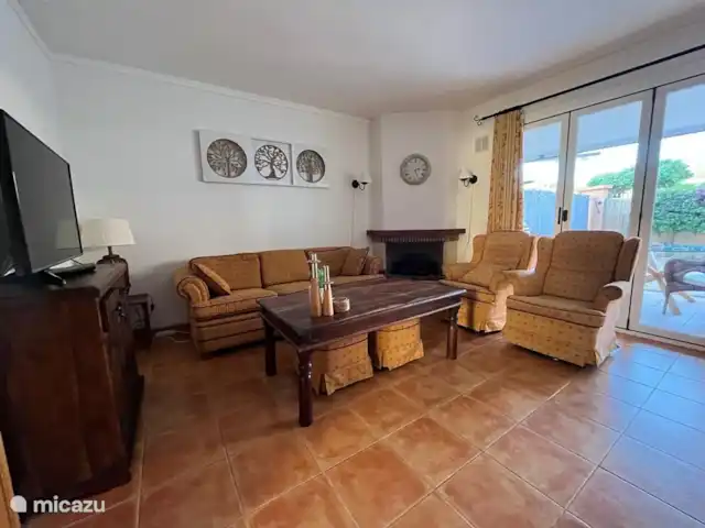 Casa Riu Verd | Espagne, Costa Blanca, Alfáz del Pi - maison mitoyenne Costa Blanca - Alfaz del pi - Casa Riu Verd - Bien sûr, vous préférez vous prélasser sur la terrasse spacieuse de notre casa. Cependant, il y a aussi un coin salon agréable et confortable dans le salon.