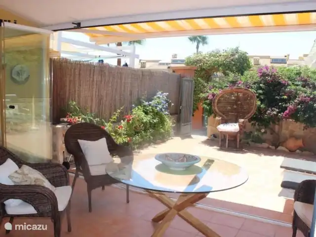 Casa Riu Verd | Espagne, Costa Blanca, Alfáz del Pi - maison mitoyenne Costa Blanca - Alfaz del Pi - Casa Riu Verd - L'arrière-cour de la casa est une oasis de verdure où vous pourrez vous détendre.