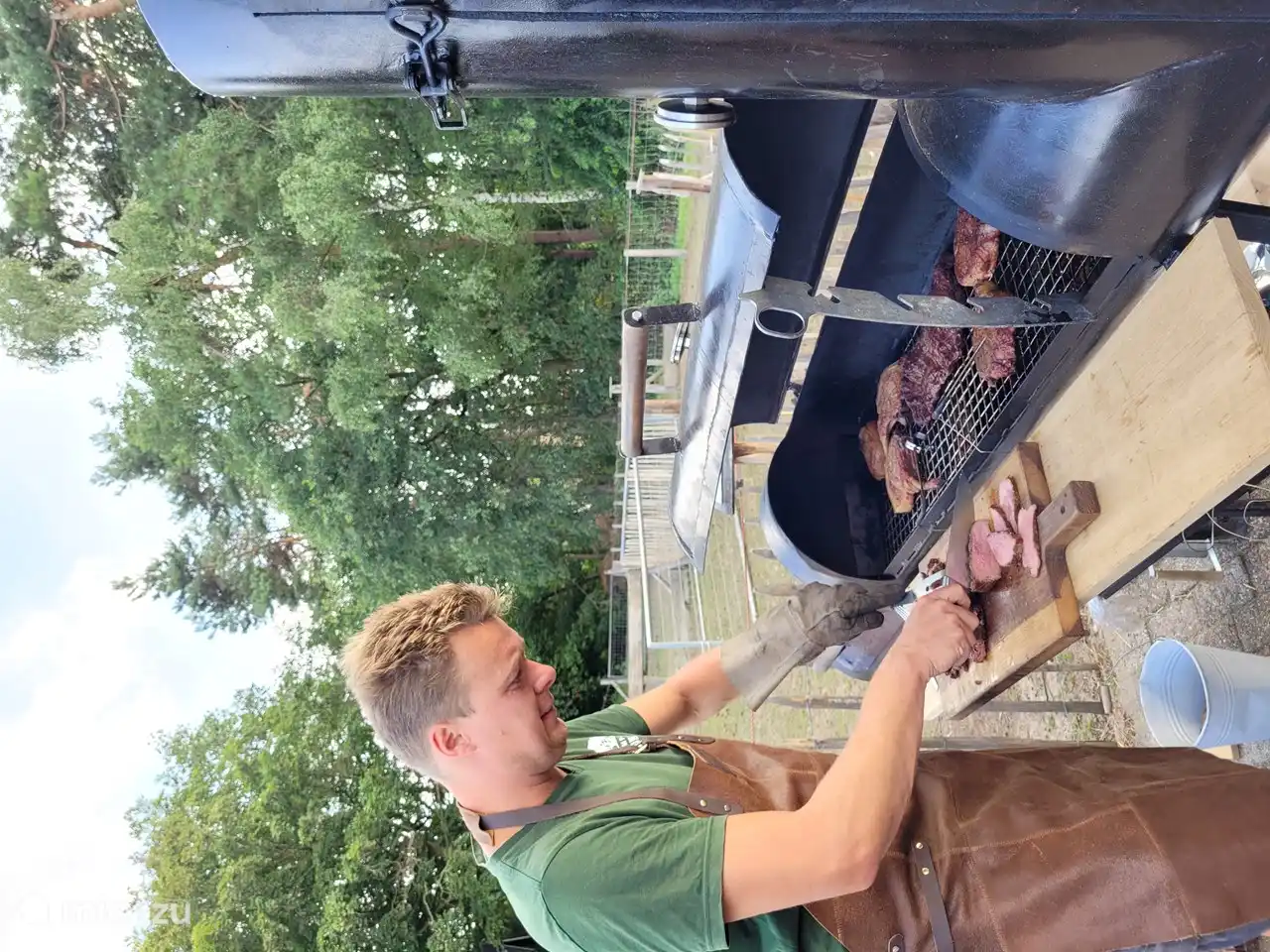 Pendant les mois d'été, nous organisons régulièrement un barbecue avec de la viande du magasin de la ferme du coin