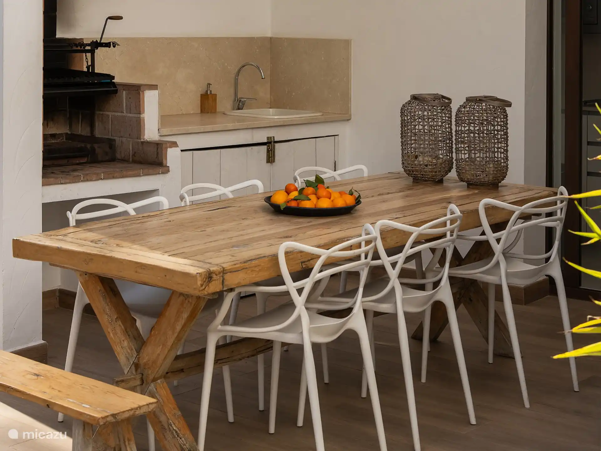 Outdoor kitchen with Argentinian BBQ and a dining table for 7 people