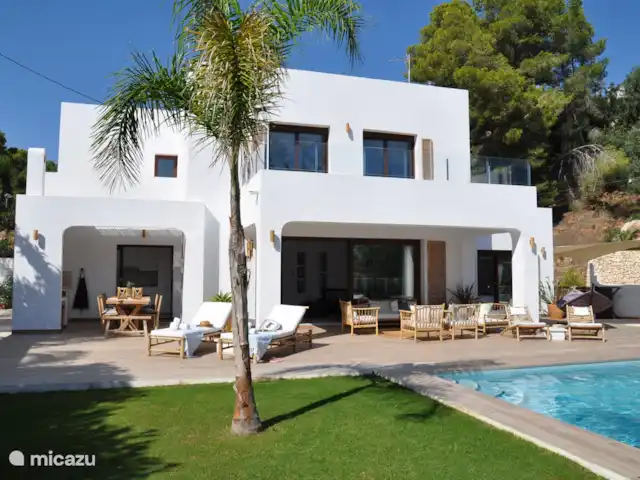 Villa Azuro en España, Costa Blanca, Benissa - villa vista desde el jardin