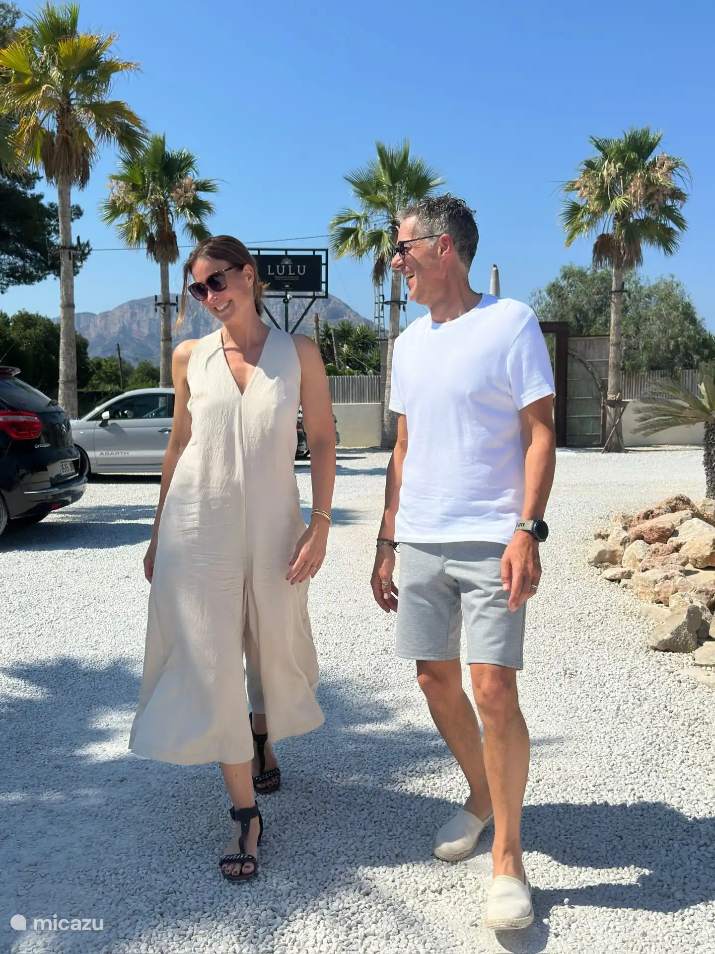 Een last-minute drankje of lunch bij het populaire Lulu Beach is slechts 5 van Villa Ensueño verwijderd. Maar er is zoveel keuze om goedkoop of iets luxer (Bon Amp sterrenrestaurant) uit eten te gaan